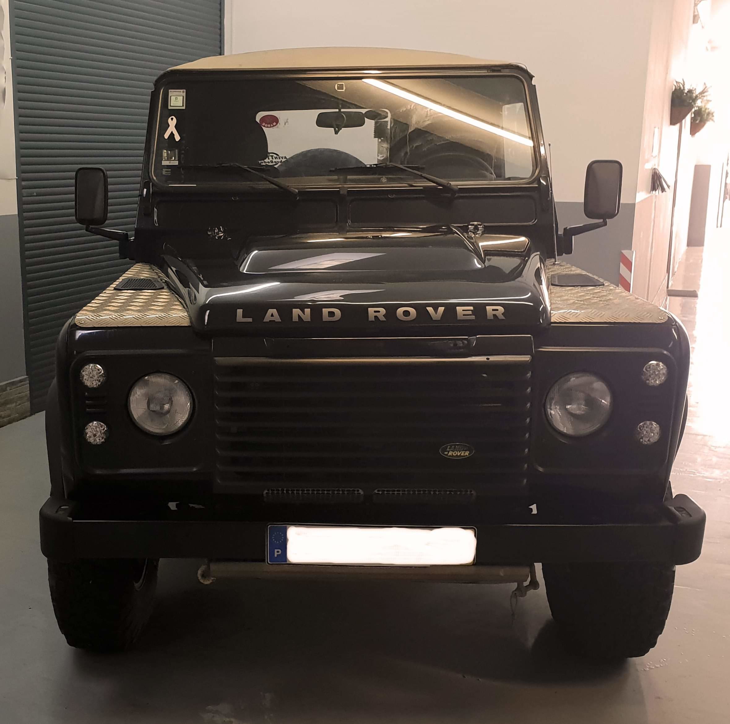 Land rover defender 2009